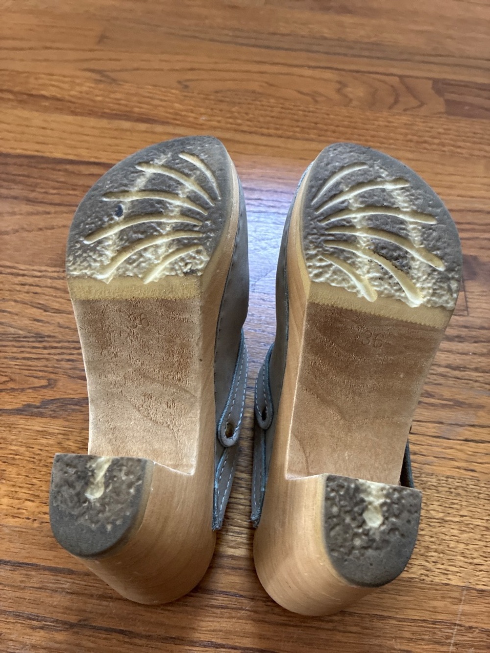 Clogs - Picture 3 of 4